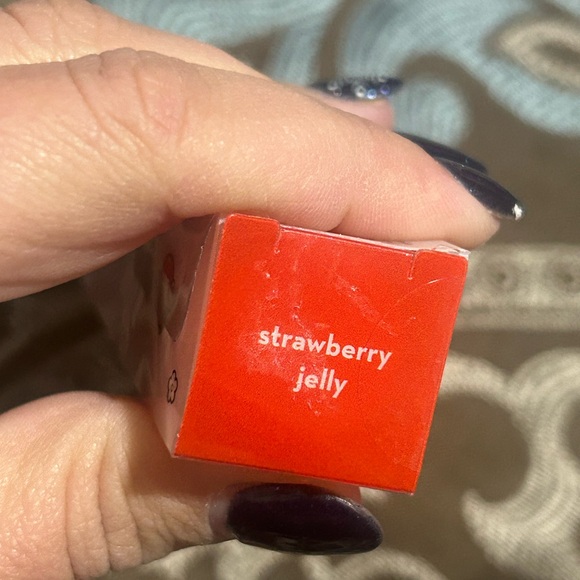 The Crème Shop Strawberry Jelly Luscious Lip Oil - Picture 4 of 6